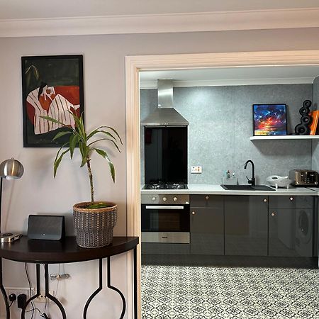 Private Main Door Lovely 2 Bedroom Apartment EDI Exterior foto