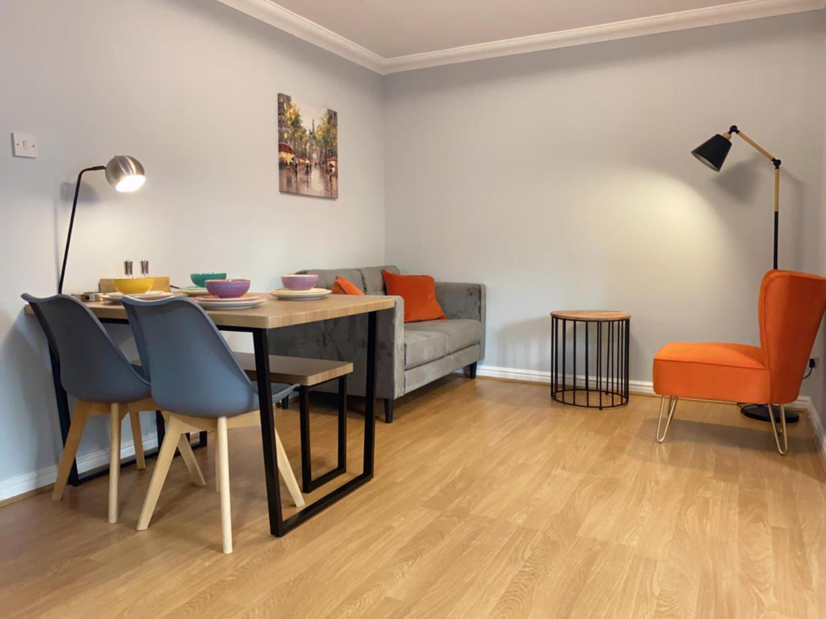 Private Main Door Lovely 2 Bedroom Apartment EDI Exterior foto