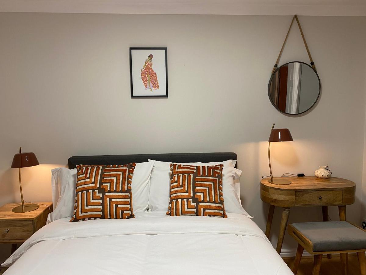 Private Main Door Lovely 2 Bedroom Apartment EDI Exterior foto