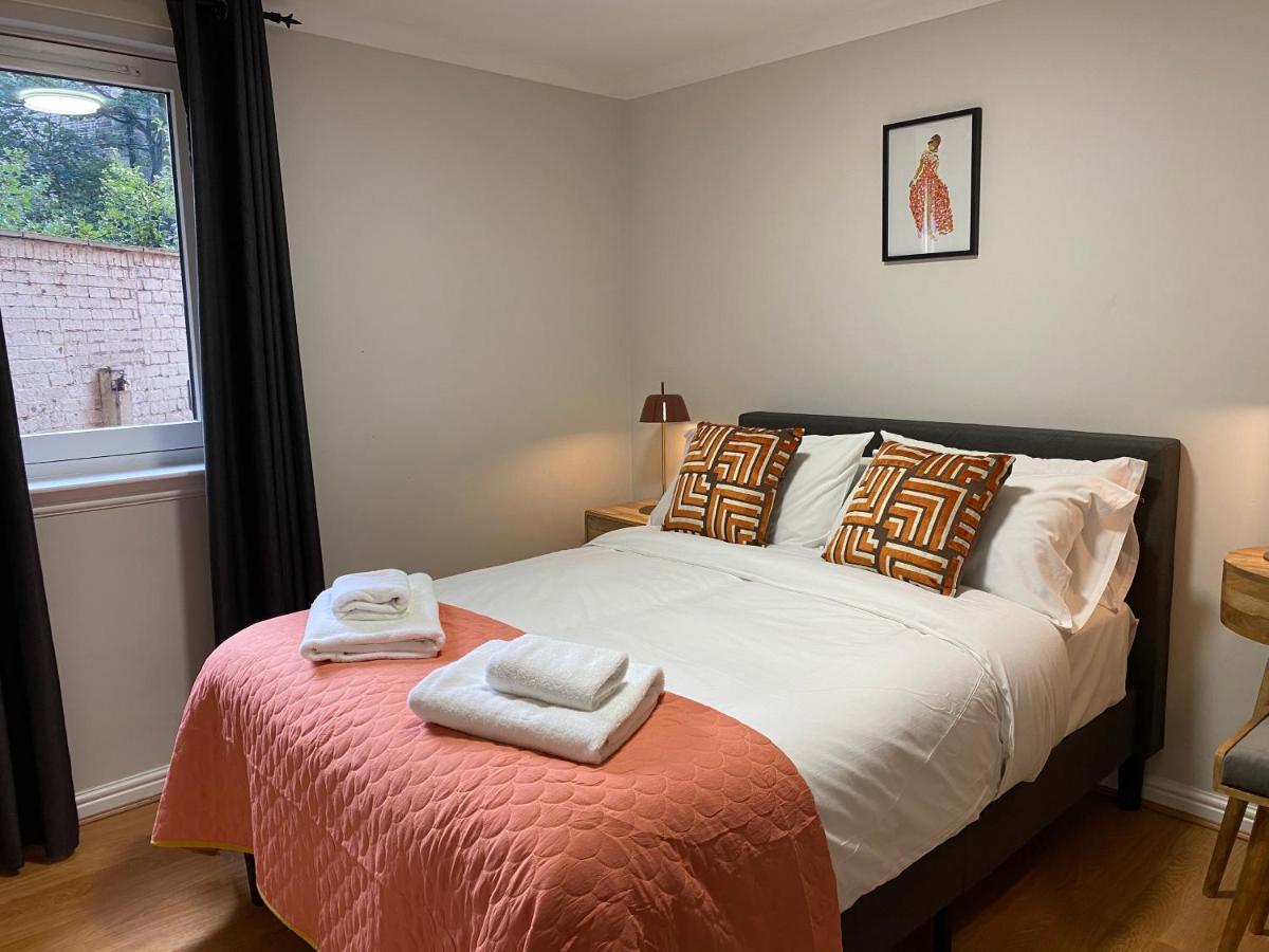 Private Main Door Lovely 2 Bedroom Apartment EDI Exterior foto