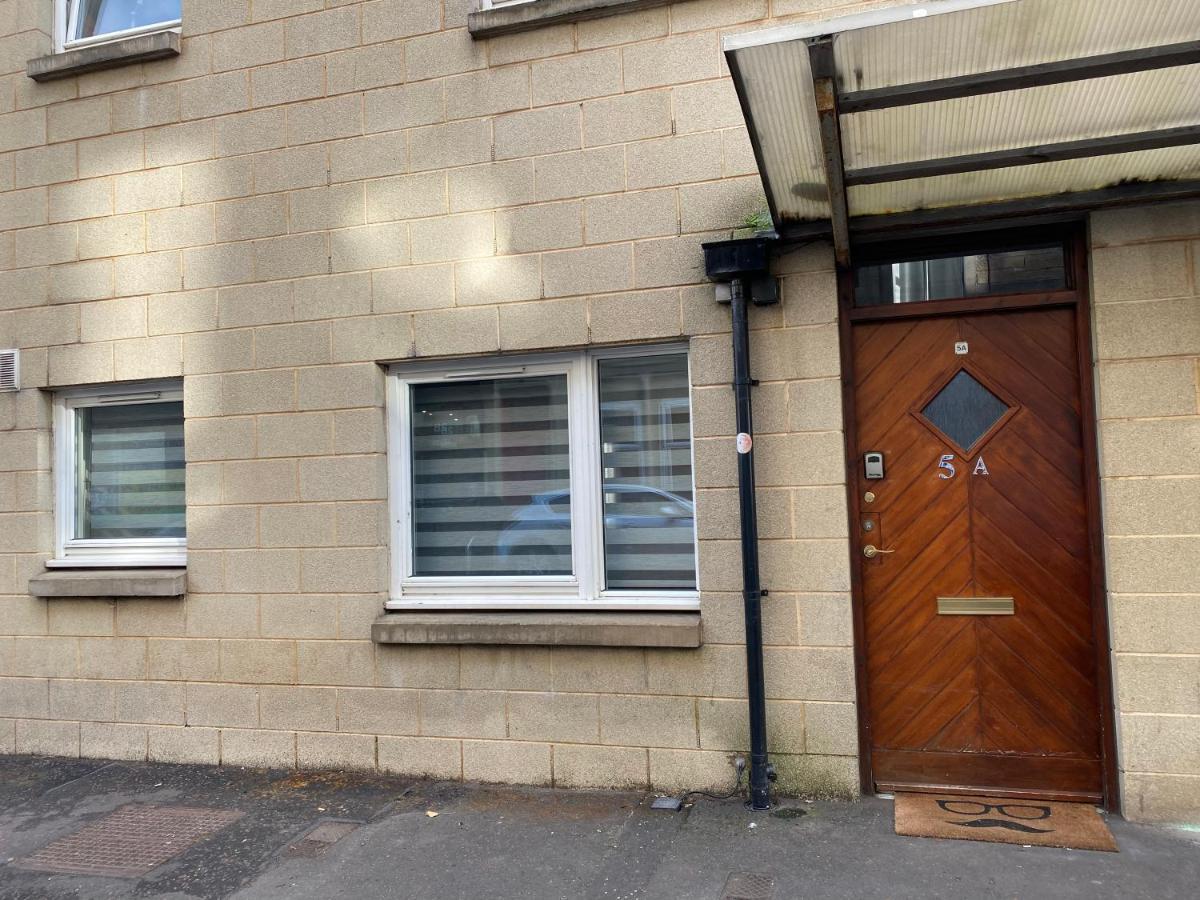 Private Main Door Lovely 2 Bedroom Apartment EDI Exterior foto