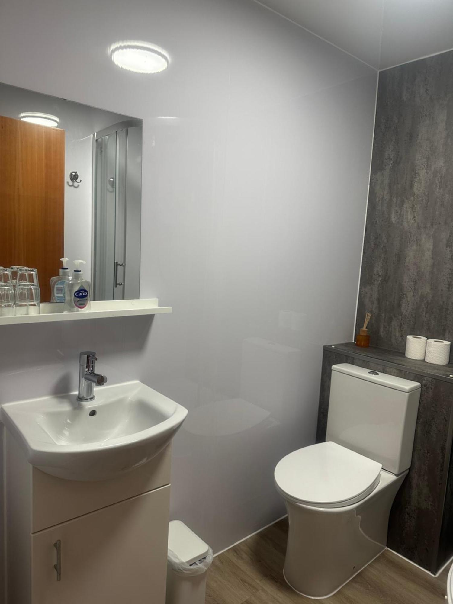 Private Main Door Lovely 2 Bedroom Apartment EDI Exterior foto