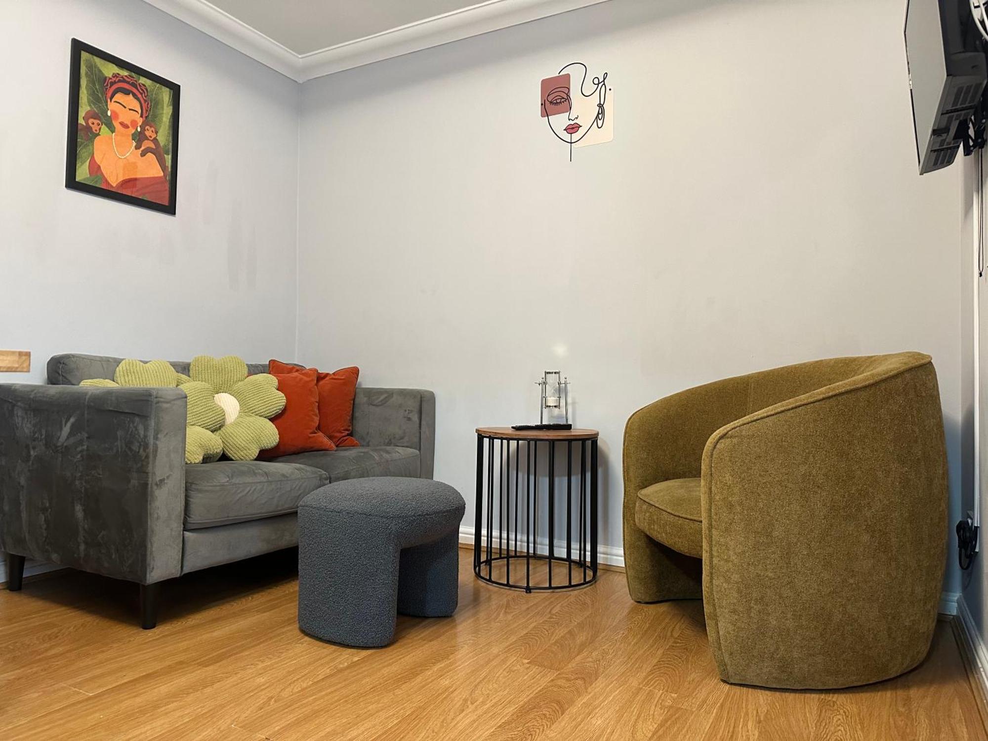 Private Main Door Lovely 2 Bedroom Apartment EDI Exterior foto