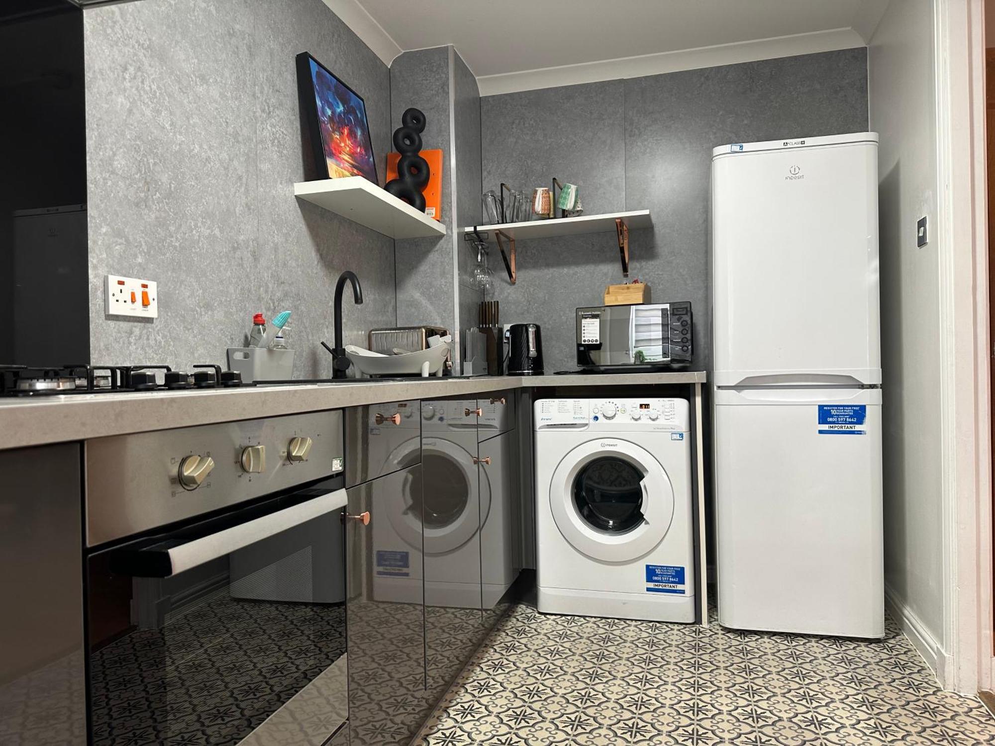 Private Main Door Lovely 2 Bedroom Apartment EDI Exterior foto